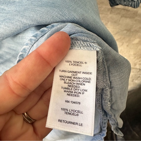 Vineyard Vines Light Wash Chambray Dress Size Small - Picture 4 of 8